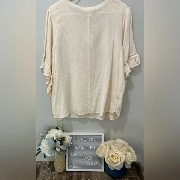 NWT π LC Lauren Conrad Cream Flutter Sleeve Top π - Picture 4 of 4